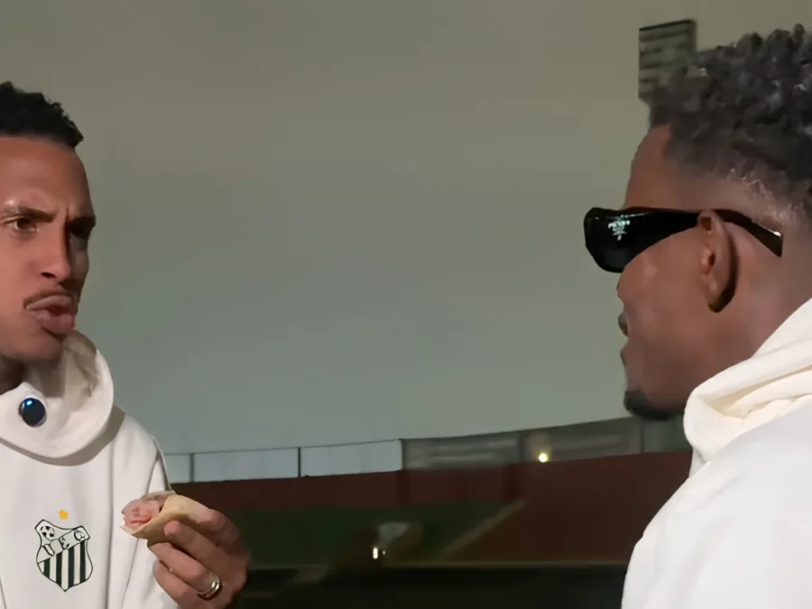Com pizza no vestiário do Canindé, jogadores do Uberlândia comemoram classificação contra a Portuguesa