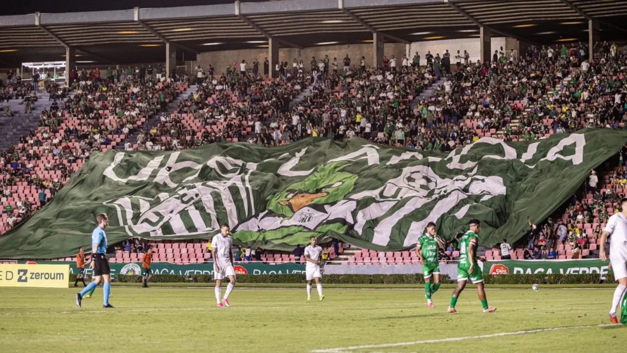 Torcida do UEC, que vai estar presente em Uberlândia x CSA