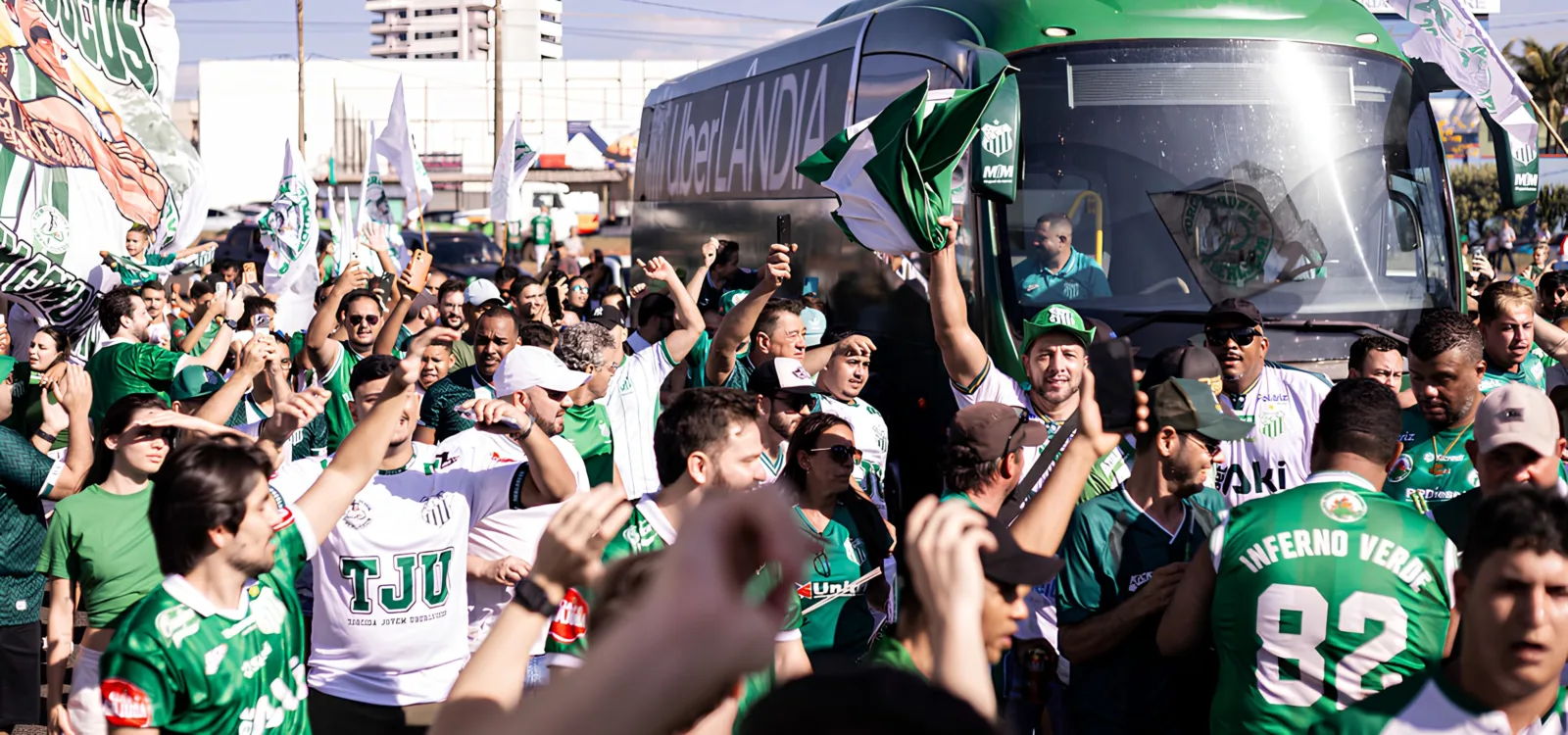 Torcida prepara AeroVerdão para embarque do Uberlândia rumo a Maceió