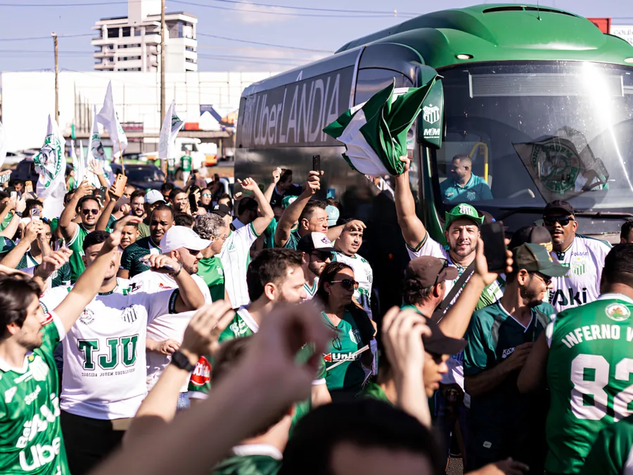 Torcida prepara AeroVerdão para embarque do Uberlândia rumo a Maceió